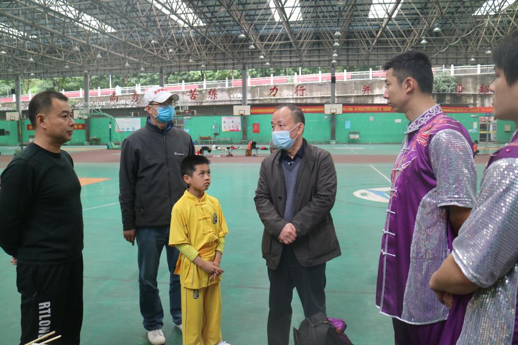 覃杨彬副校长看望参加训练的师生