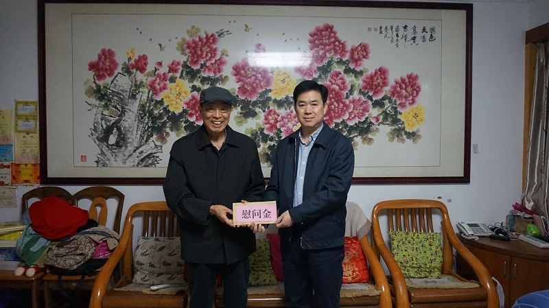 周璋斌书记慰问陈锋老师