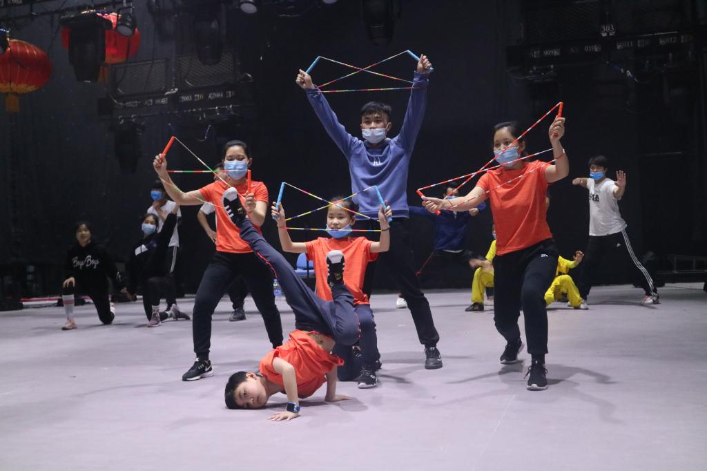 队员们在紧张排练