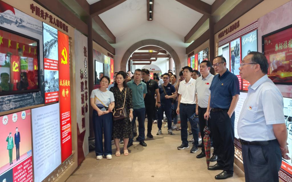 我校组织领导干部赴南宁廉洁文化主题园开展实地廉政教育