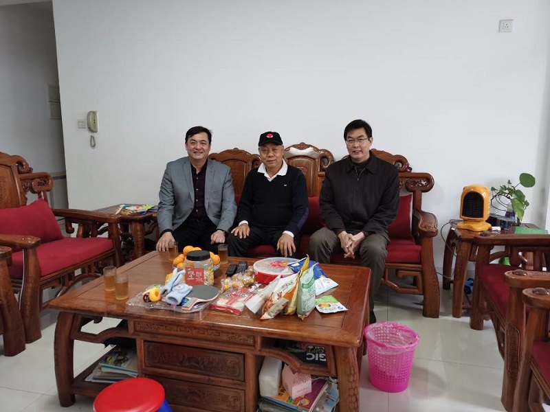 邱团副校长慰问黄炎江老师