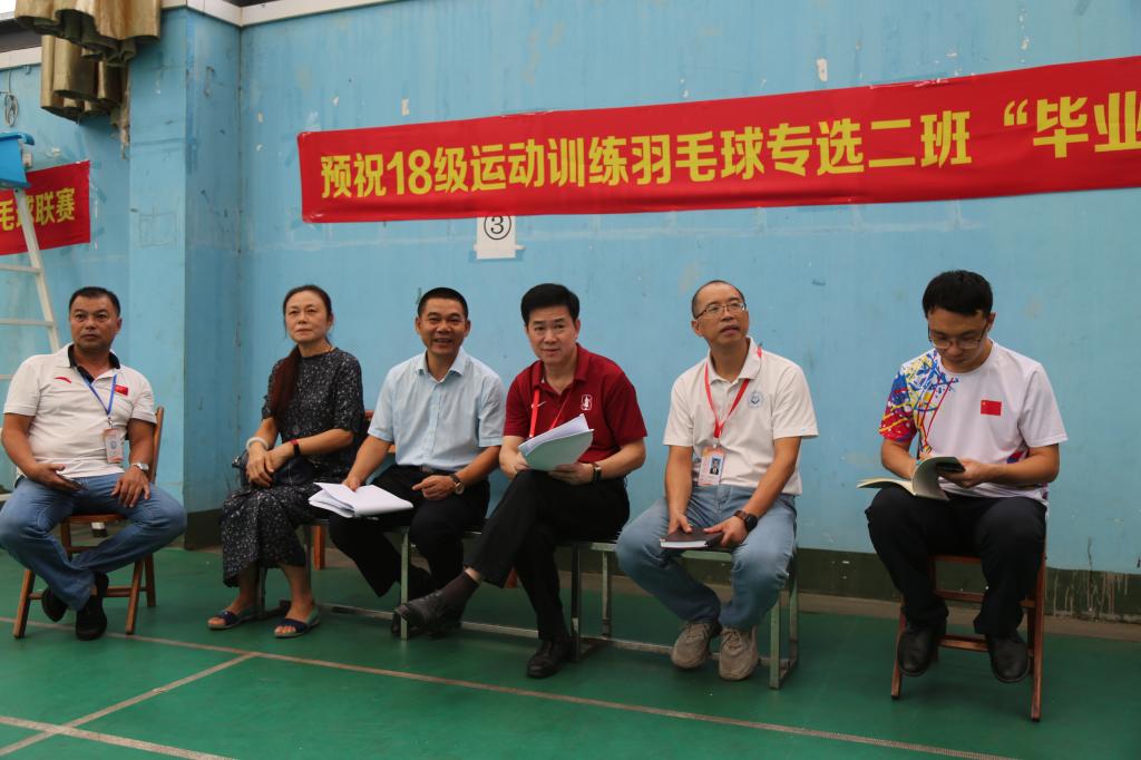 周璋斌书记检查新学期开学第一课情况